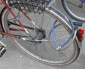 2 Kabelschlösser an einem Fahrrad